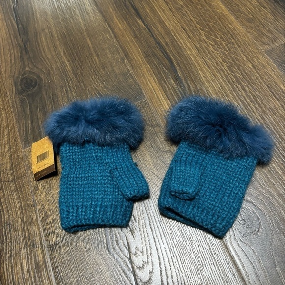 C.C fingers out gloves nwt real rabbit fur trim - Picture 8 of 8